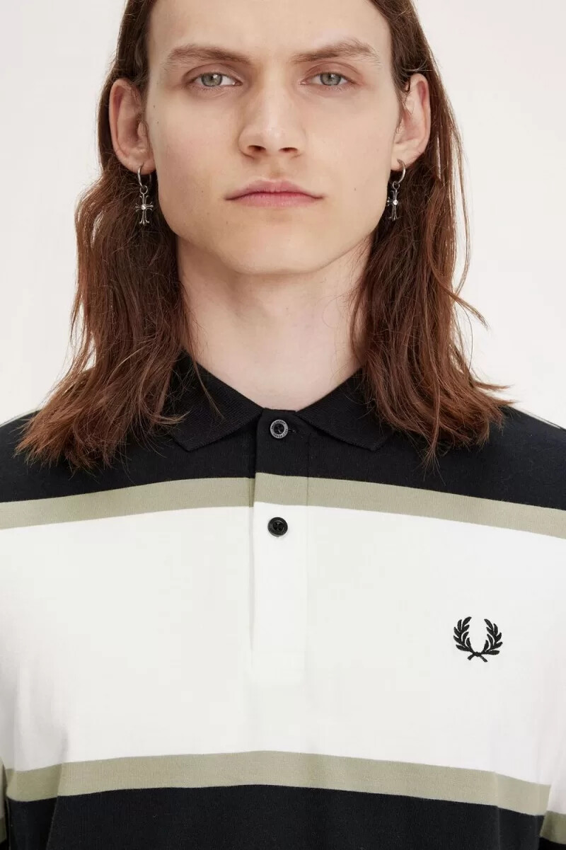 polo fred perry relaxed stripe para hombre en blanco nieve