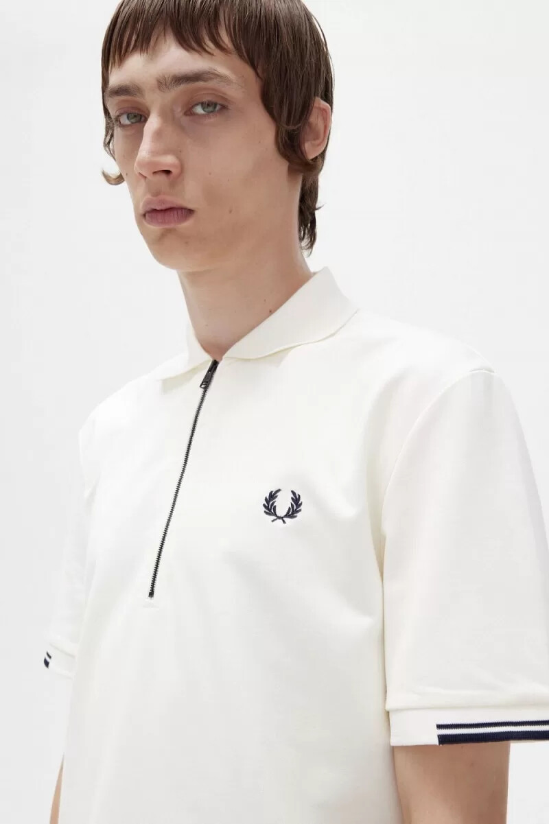 polo fred perry con media cremallera para hombre en beige