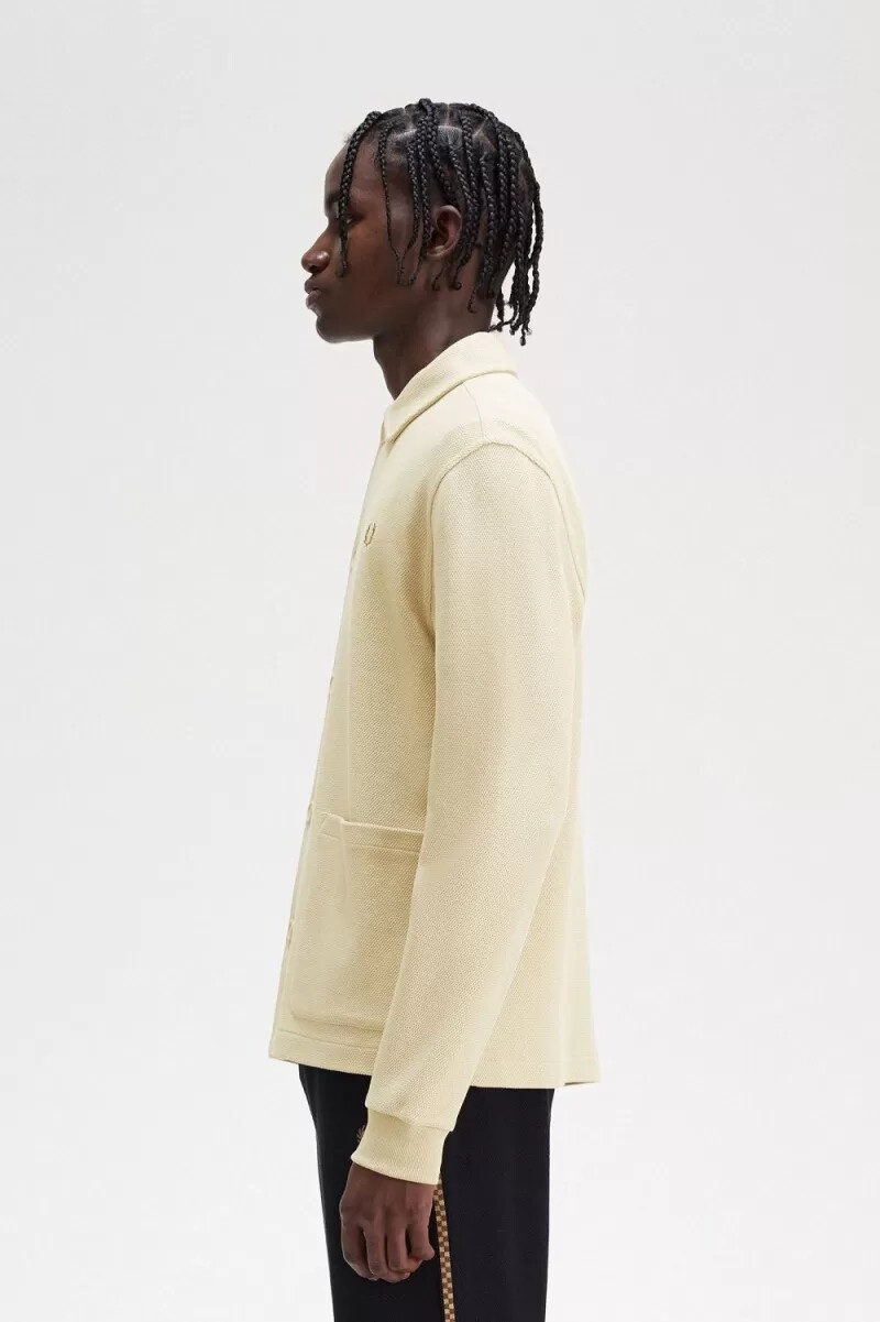 polo fred perry de manga larga con botones para hombre color avena