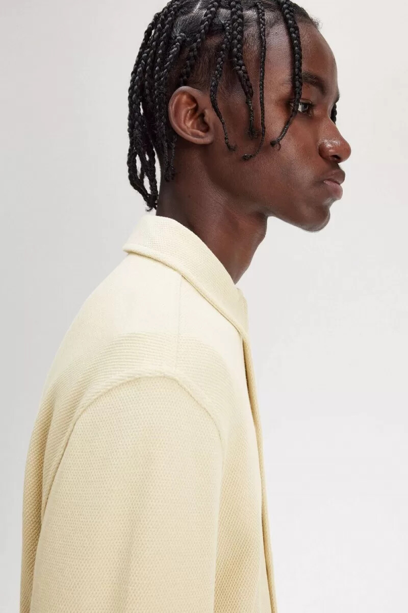 polo fred perry de manga larga con botones para hombre color avena