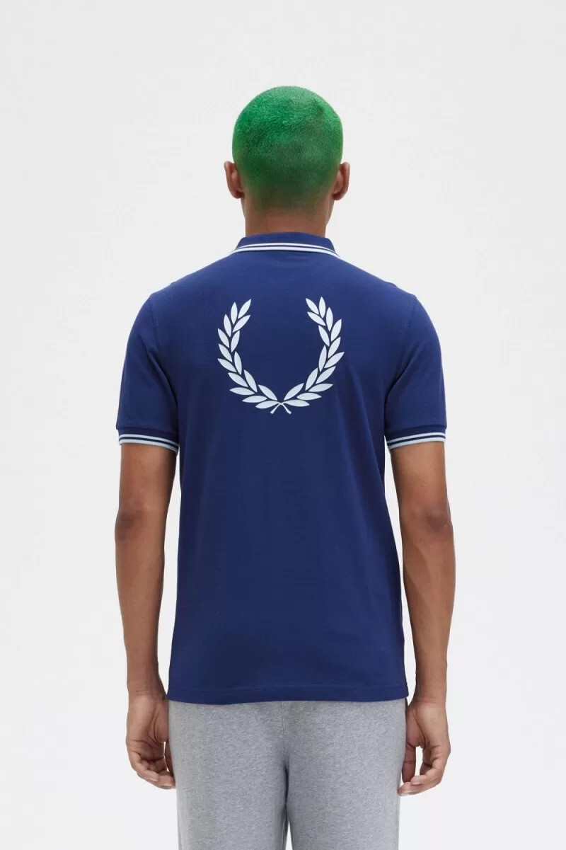 polo fred perry con gráfico en la espalda para hombre azul marino francés