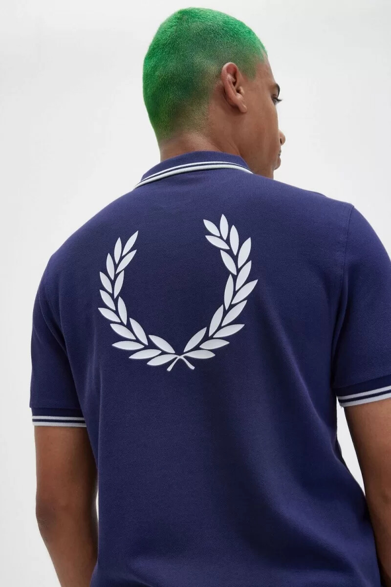 polo fred perry con gráfico en la espalda para hombre azul marino francés
