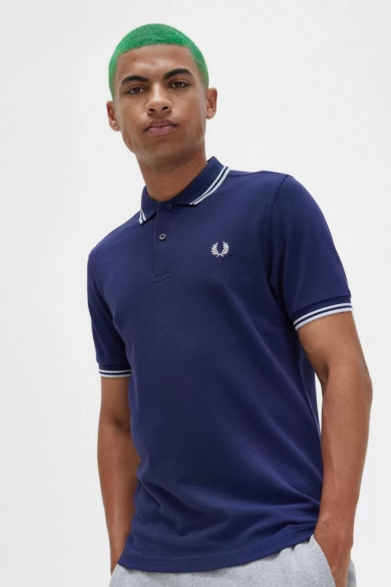 polo fred perry con gráfico en la espalda para hombre azul marino francés