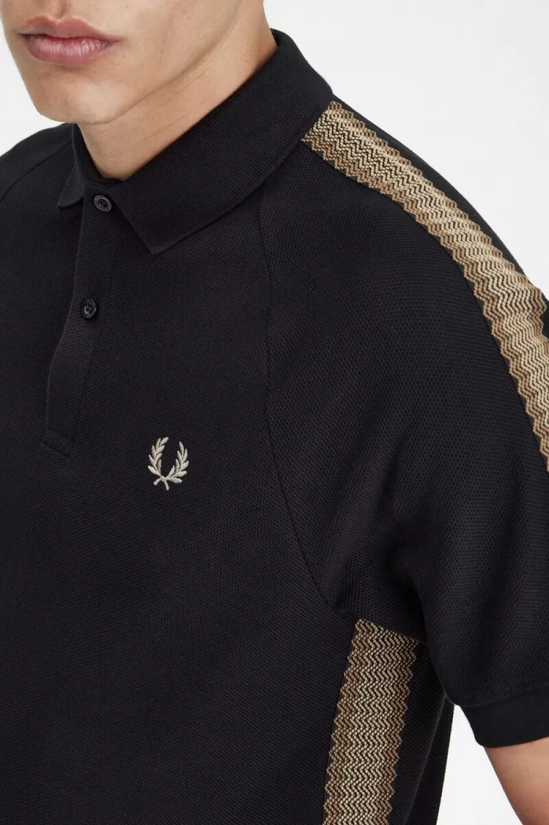 polo fred perry honeycomb taped para hombre color negro
