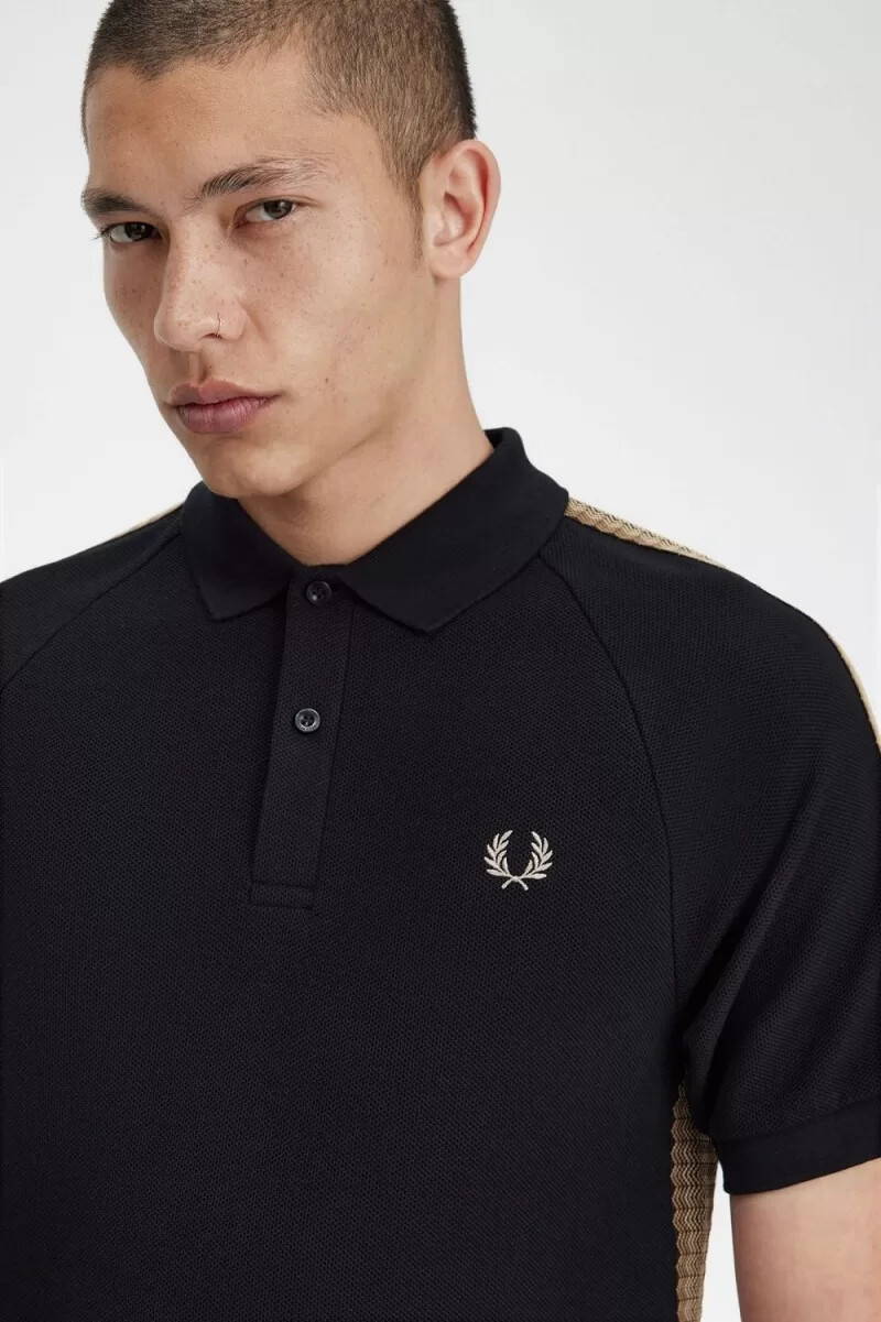 polo fred perry honeycomb taped para hombre color negro