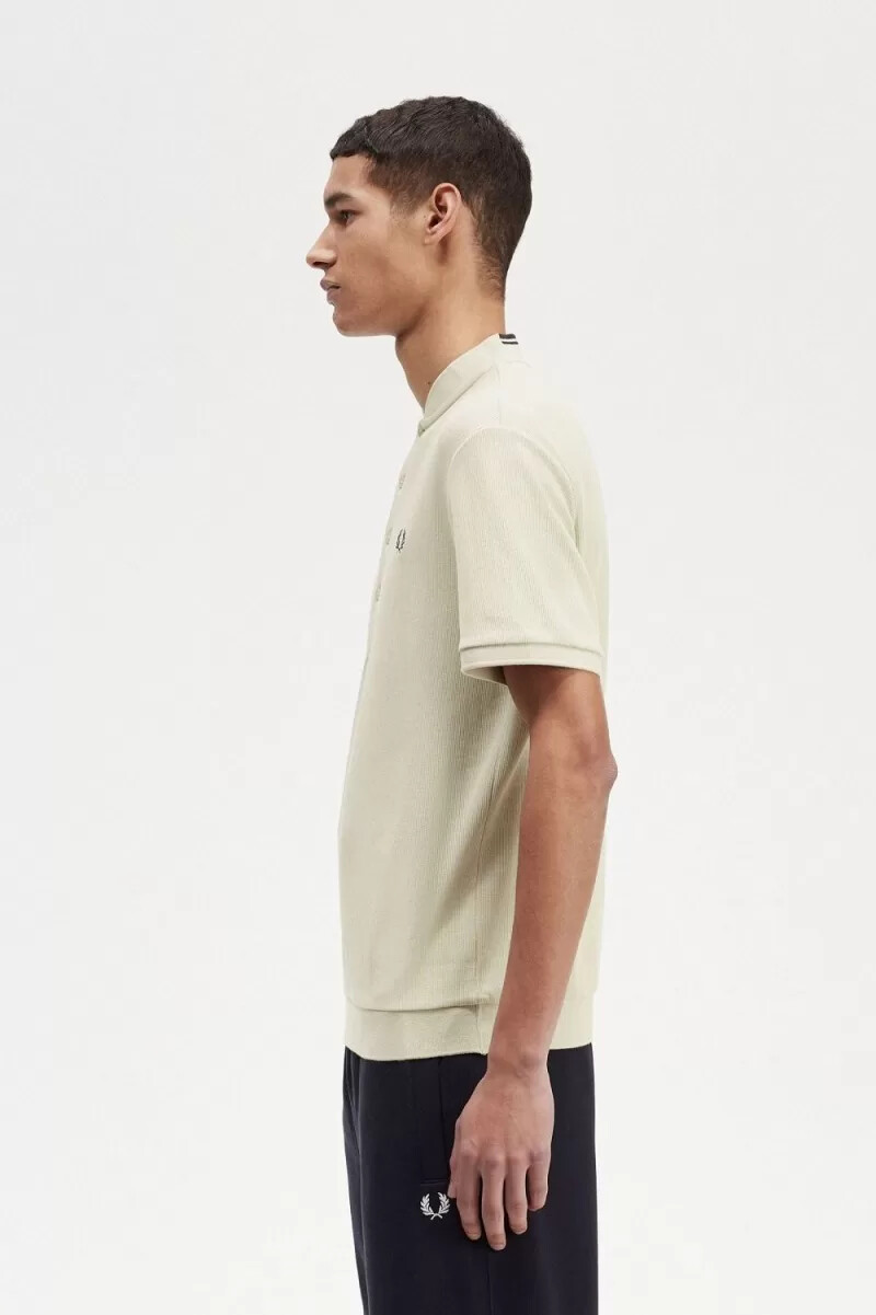 polo fred perry henley para hombre en color menta claro