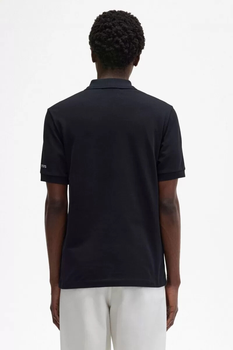 polo fred perry con mangas estampadas para hombre color negro