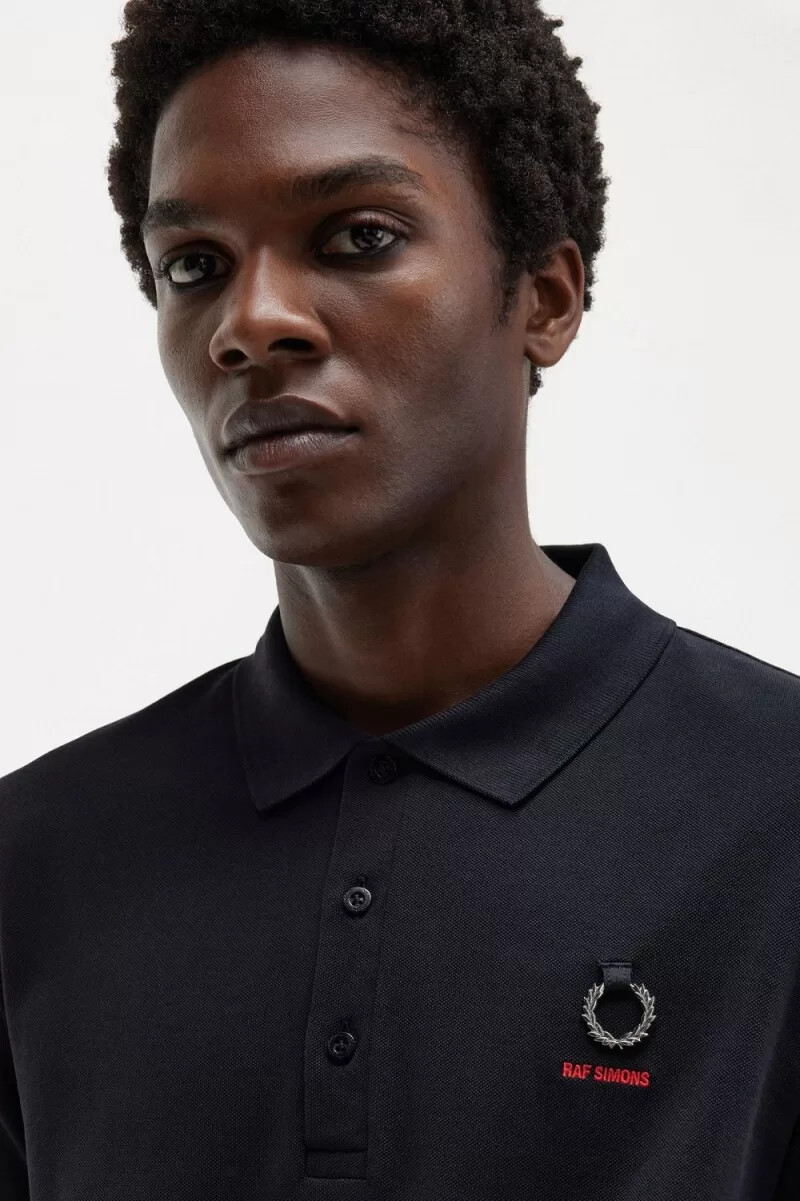 polo fred perry con mangas estampadas para hombre color negro