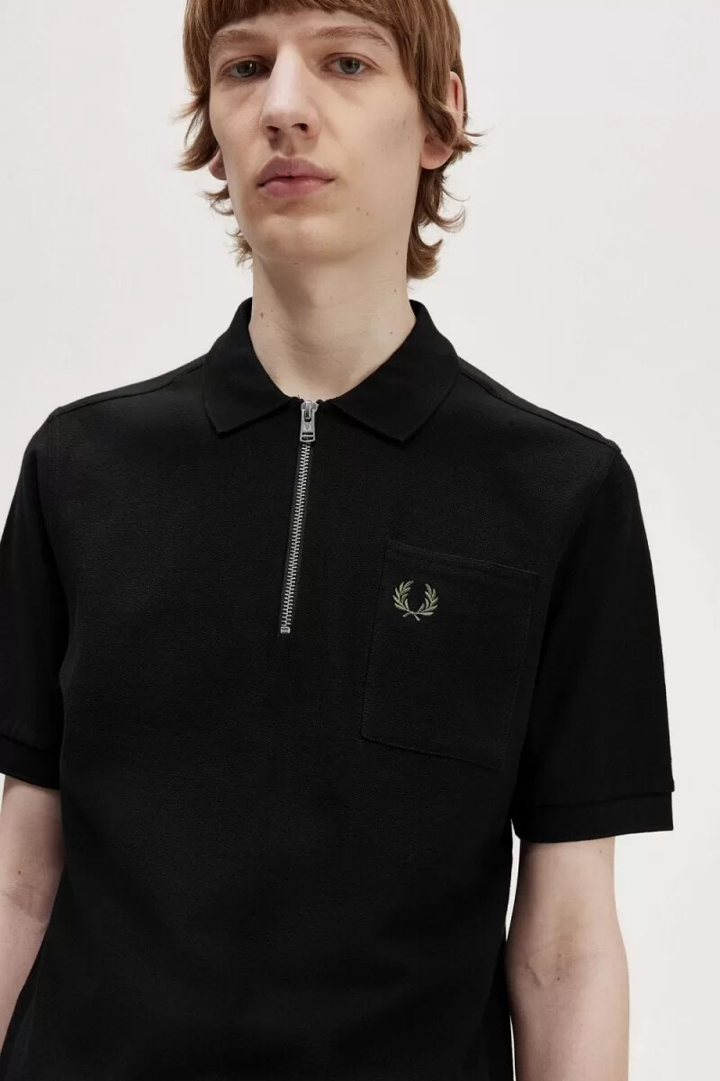 polo fred perry con cuello con cremallera y textura para hombre color negro