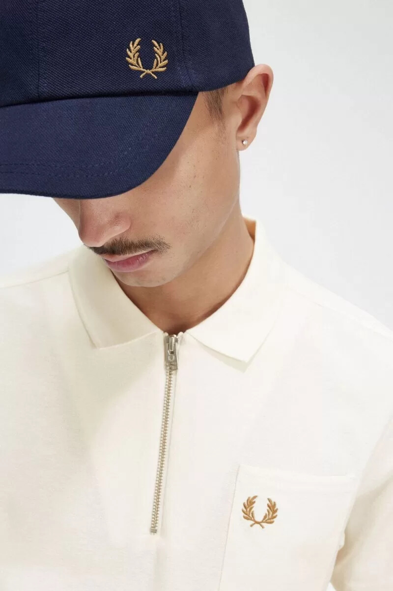 polo fred perry con cuello con cremallera y textura para hombre en beige