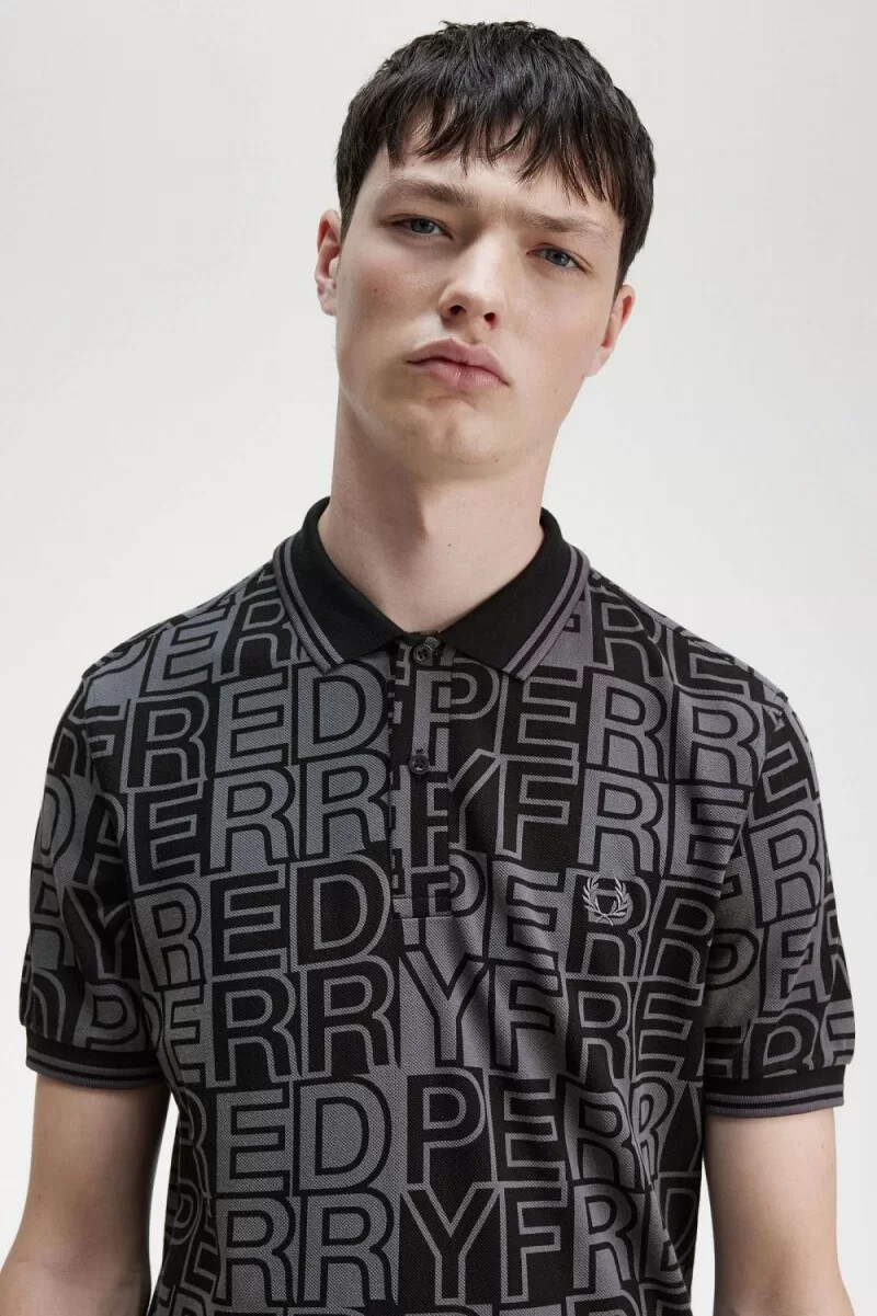 polo fred perry block graphic para hombre en color gris plomo