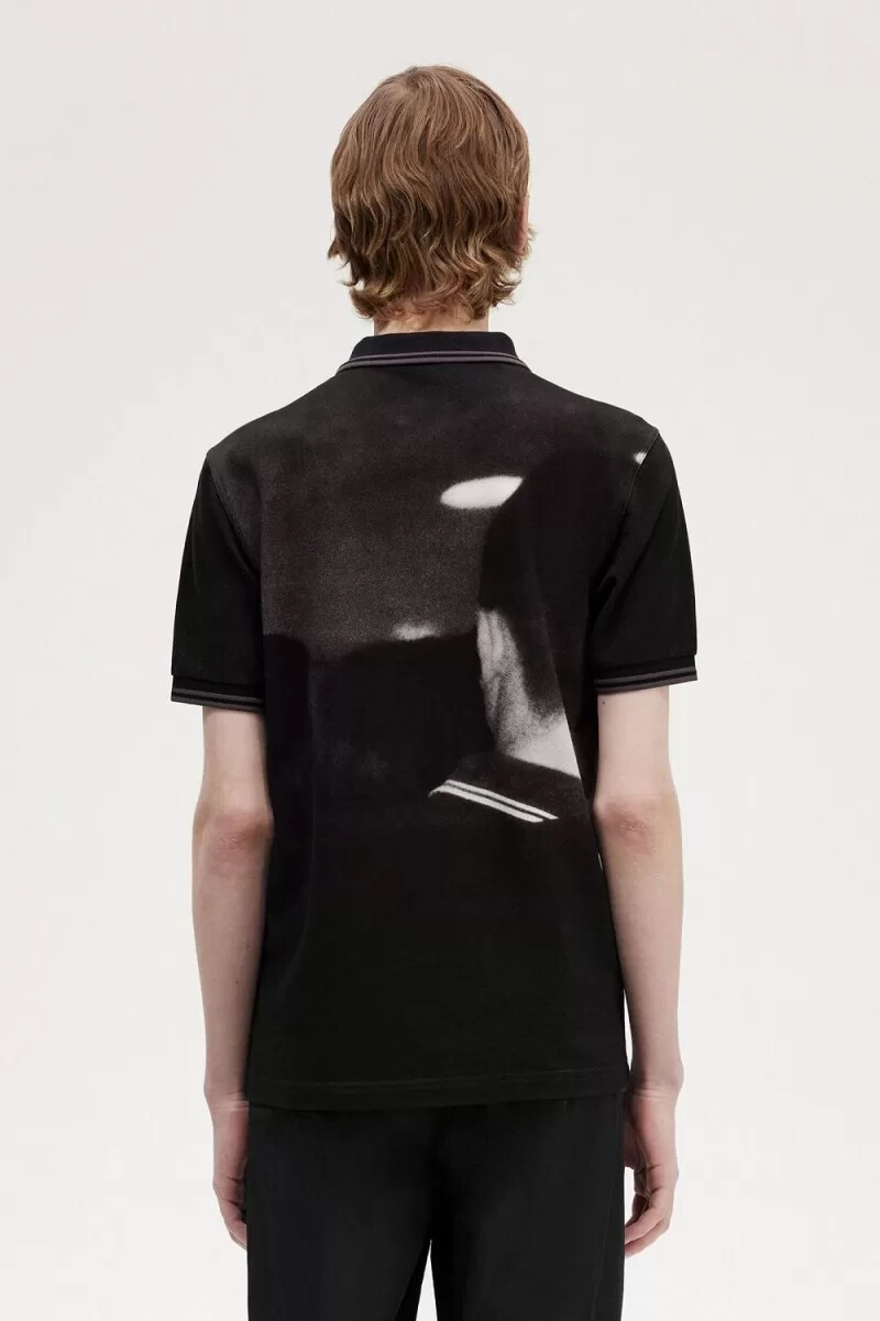 polo fred perry rave graphic para hombre color negro