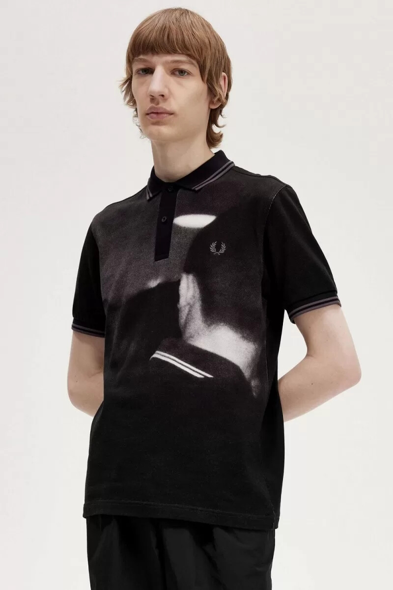 polo fred perry rave graphic para hombre color negro
