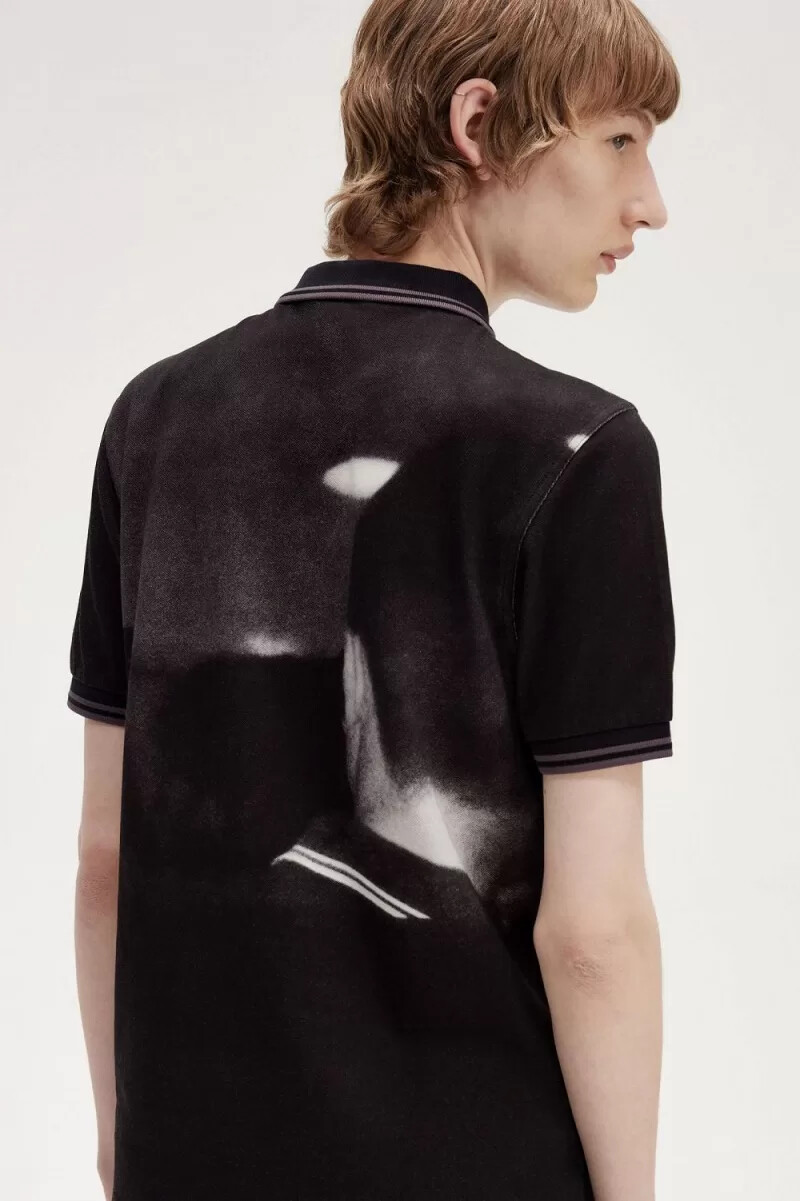 polo fred perry rave graphic para hombre color negro