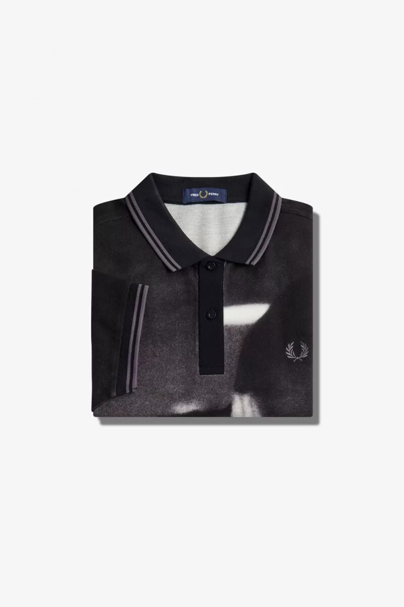 polo fred perry rave graphic para hombre color negro