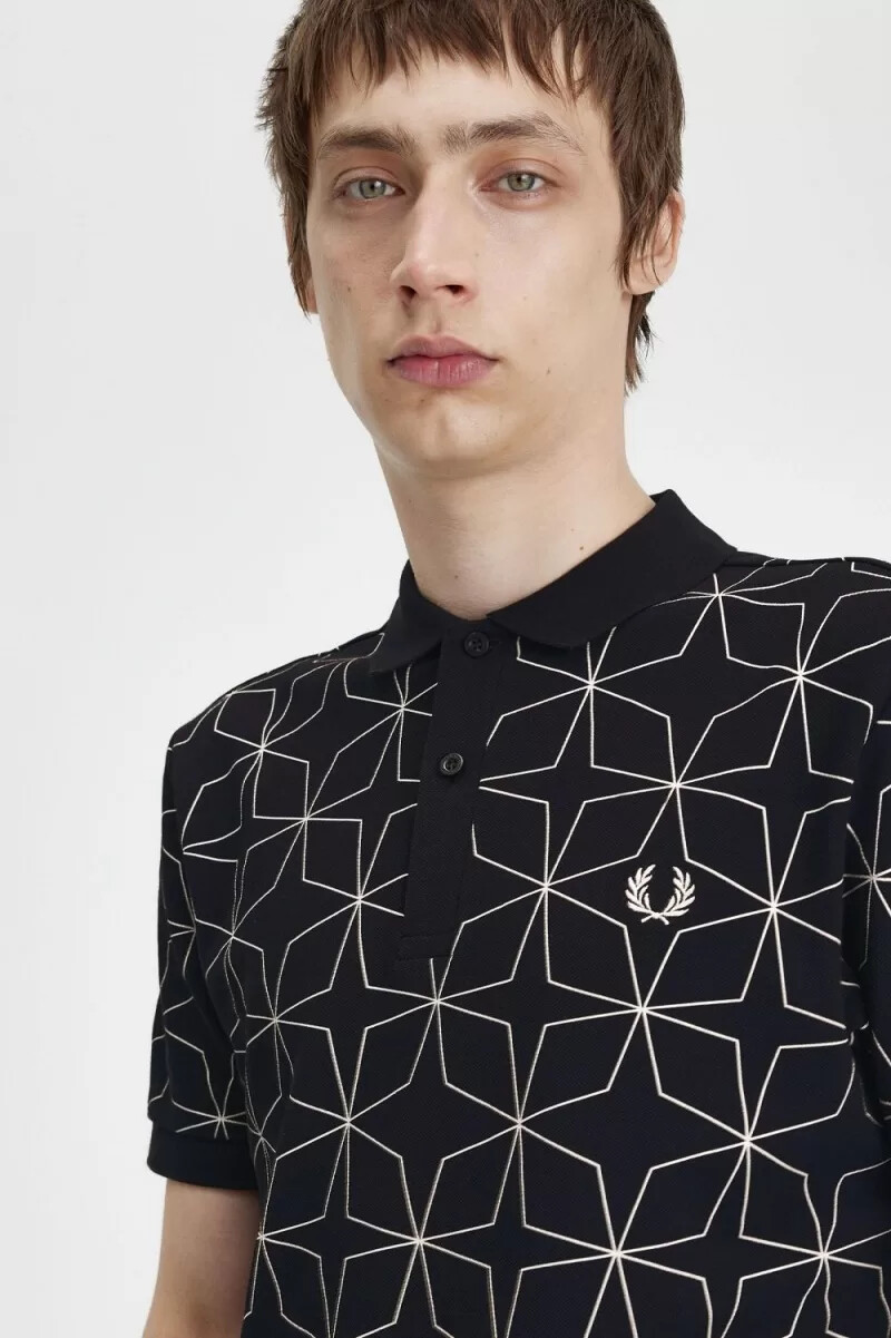 polo geométrico fred perry para hombre color negro