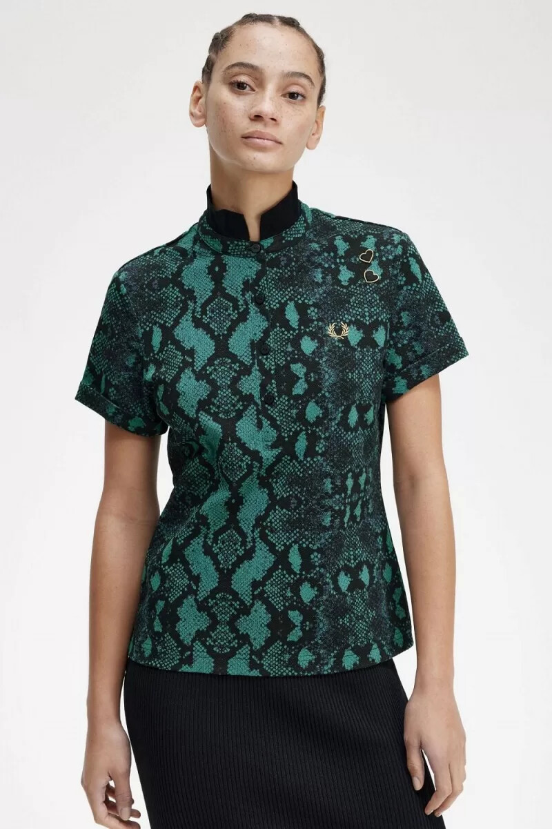 polo fred perry con estampado de serpiente para mujer en color menta intenso