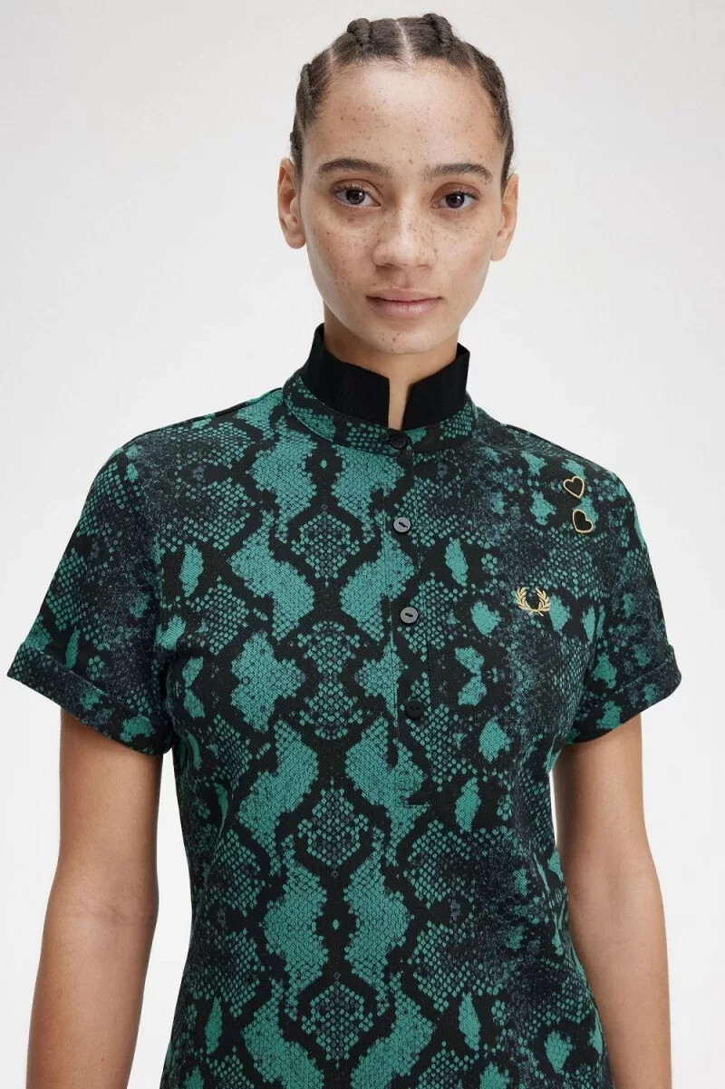 polo fred perry con estampado de serpiente para mujer en color menta intenso
