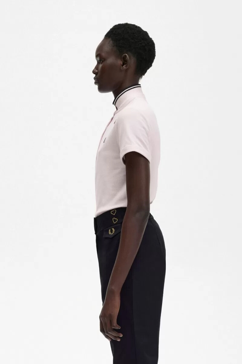 polo fred perry de piqué con ribete para mujer color rosa lechoso