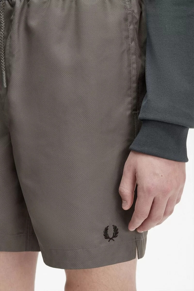 pantalones cortos de baño clásicos fred perry para hombre color verde campo
