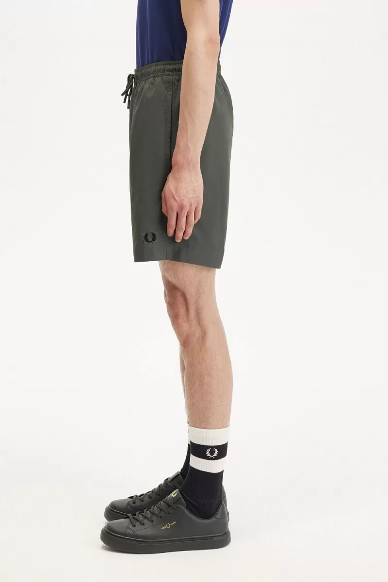 pantalones cortos de baño clásicos fred perry para hombre color verde campo