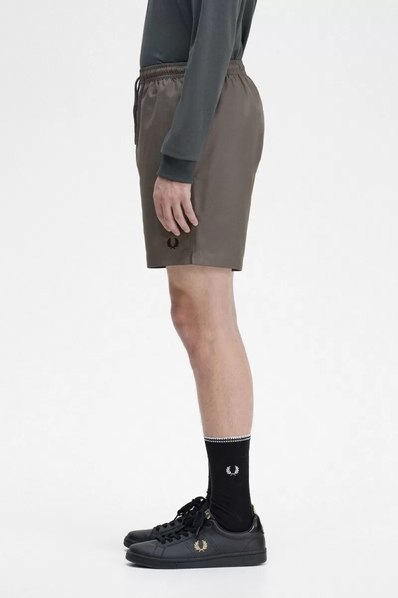 pantalones cortos de baño clásicos fred perry para hombre color verde campo