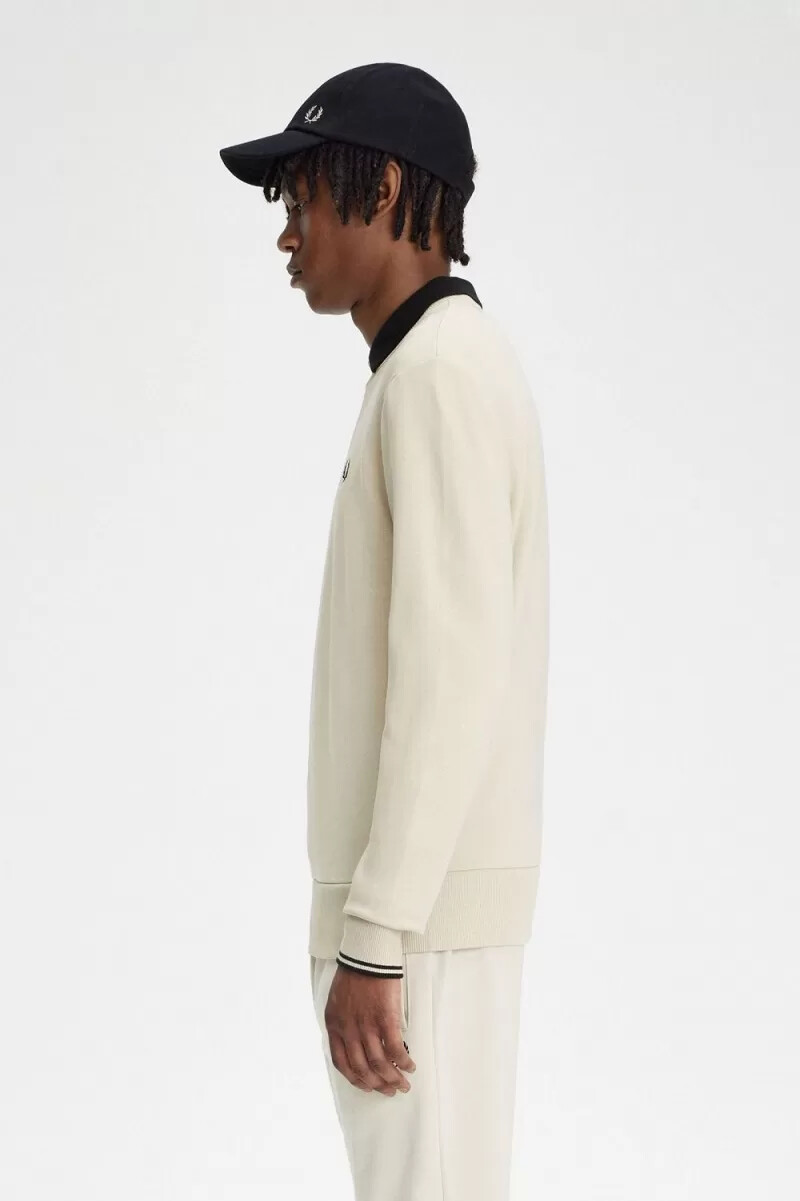 sudadera fred perry con cuello redondo para hombre en color avena y negro