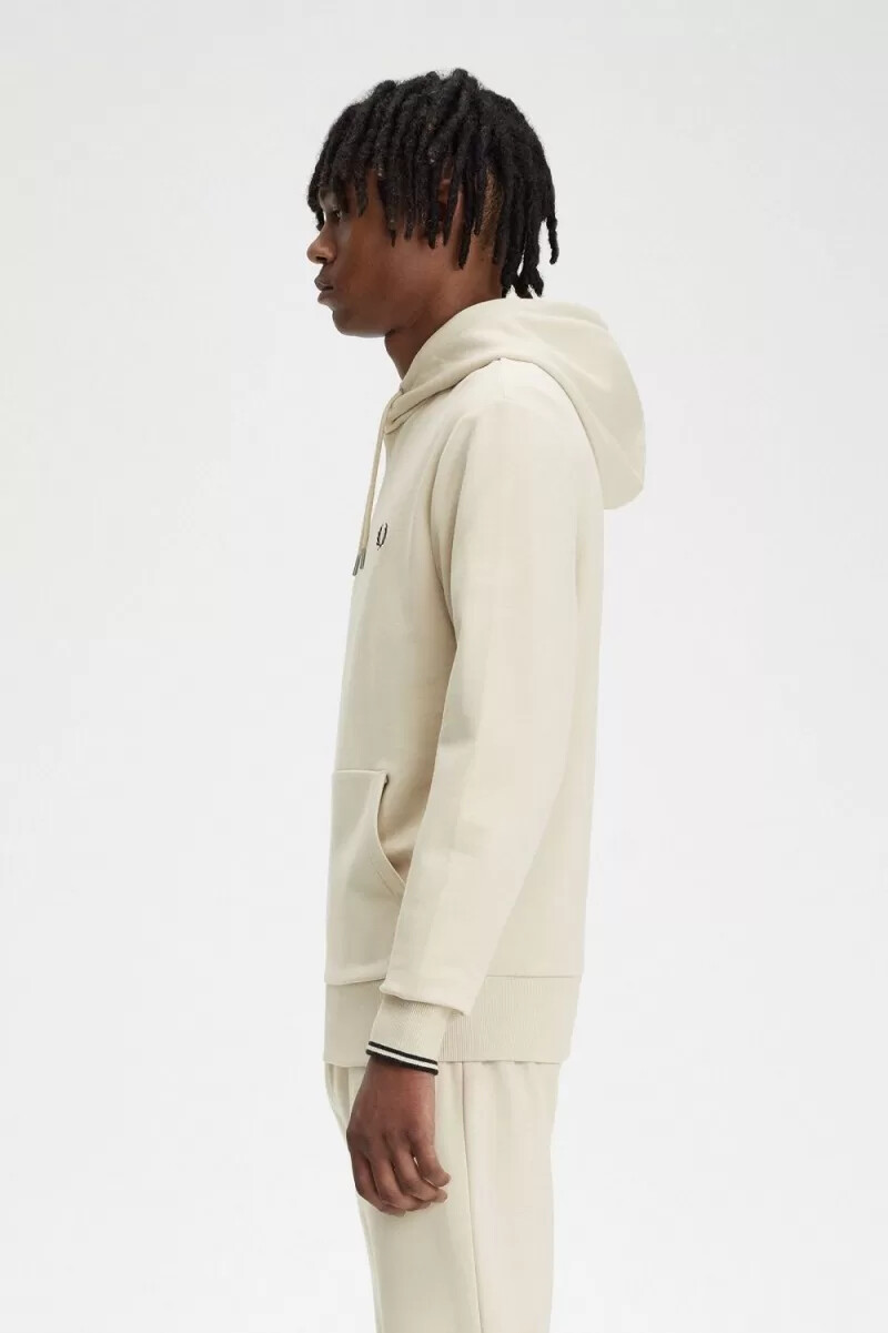 sudadera con capucha y ribete de fred perry para hombre color avena y negro