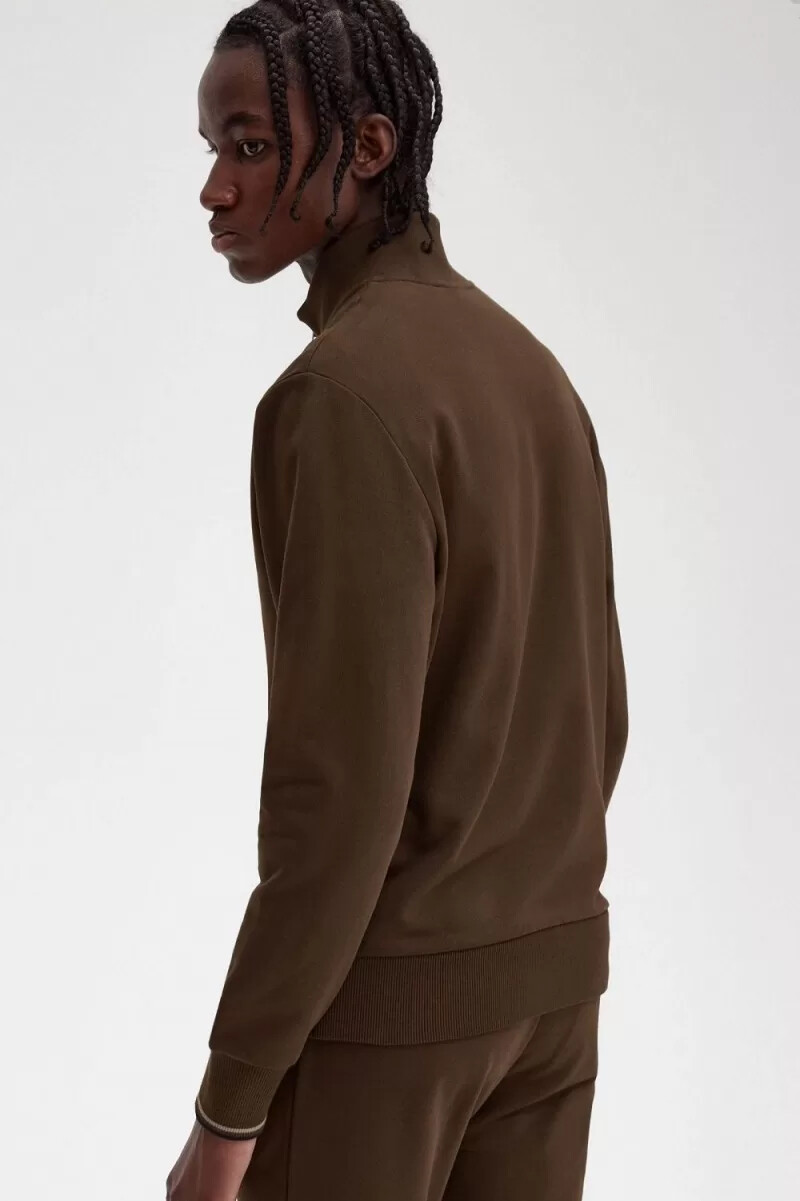 sudadera fred perry con media cremallera para hombre en color tabaco quemado