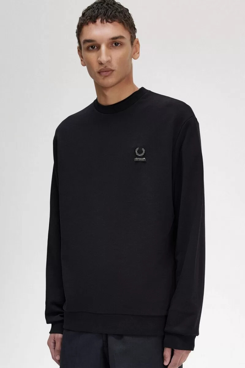 sudadera negra bordada de fred perry para hombre