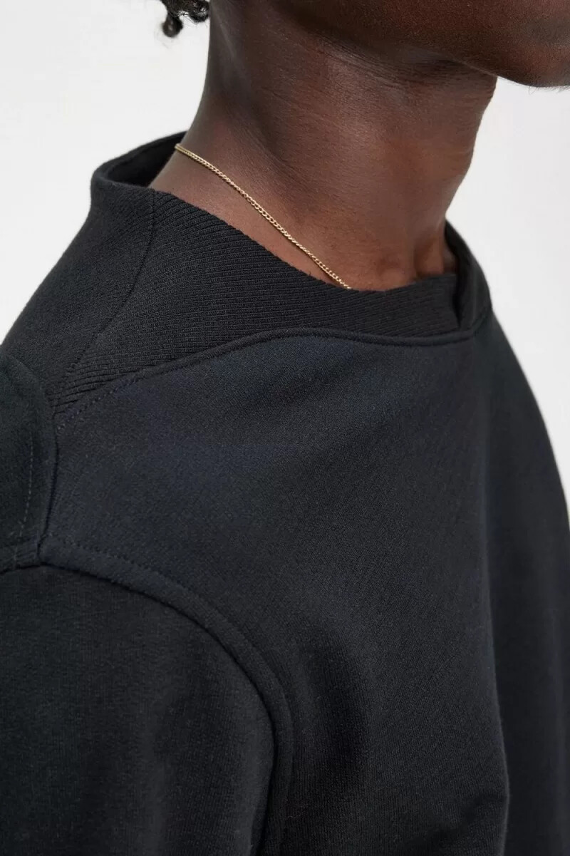 sudadera fred perry con detalle de canalé para hombre color negro