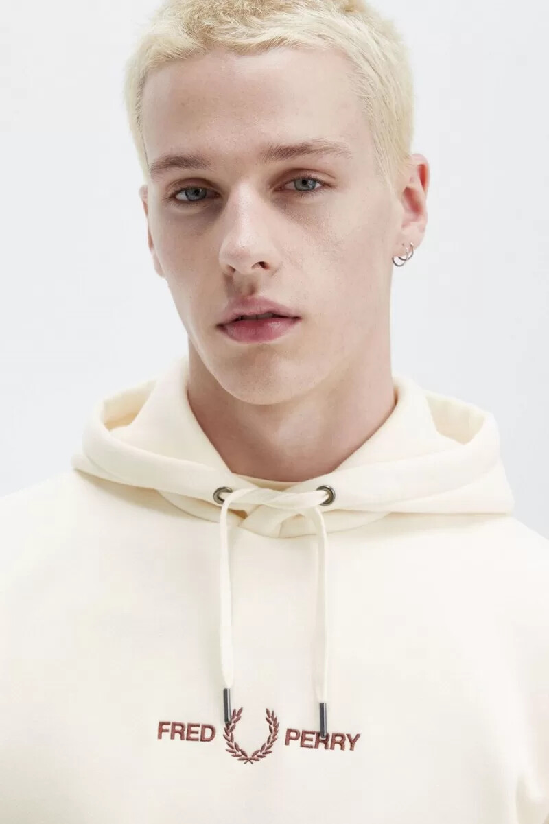sudadera con capucha bordada fred perry para hombre en beige
