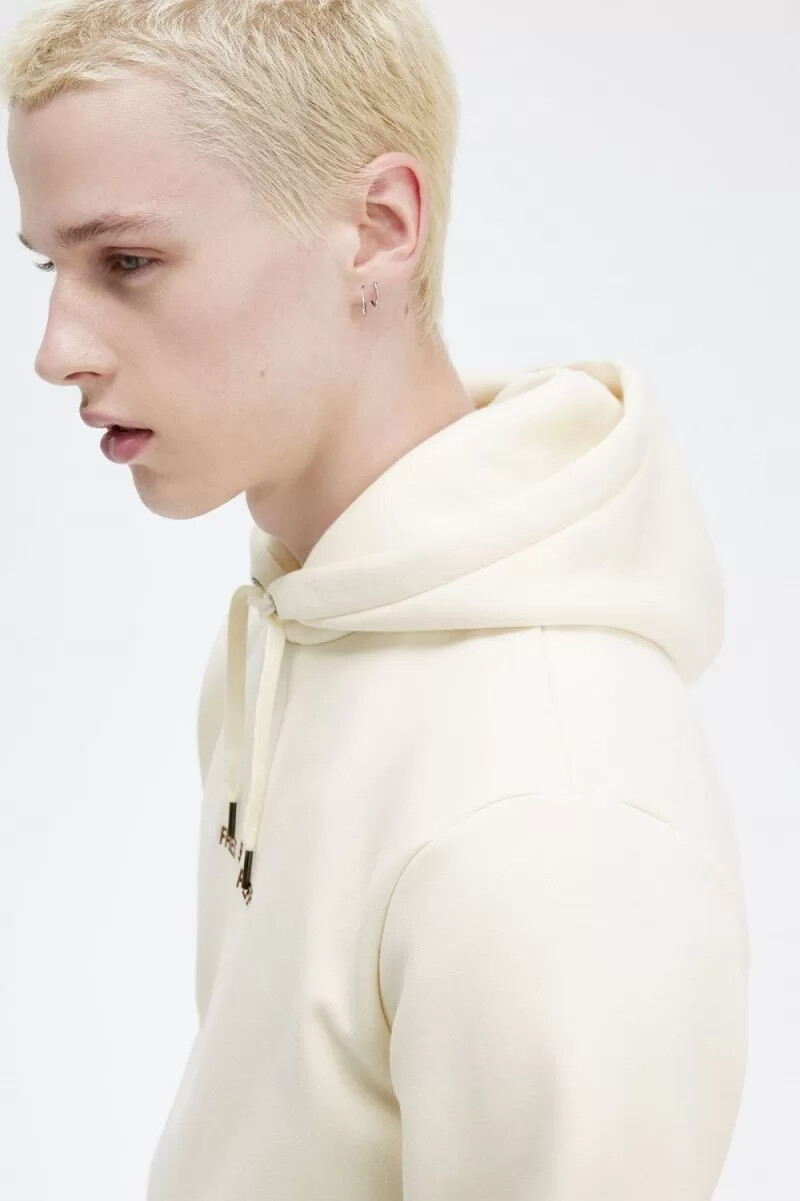 sudadera con capucha bordada fred perry para hombre en beige