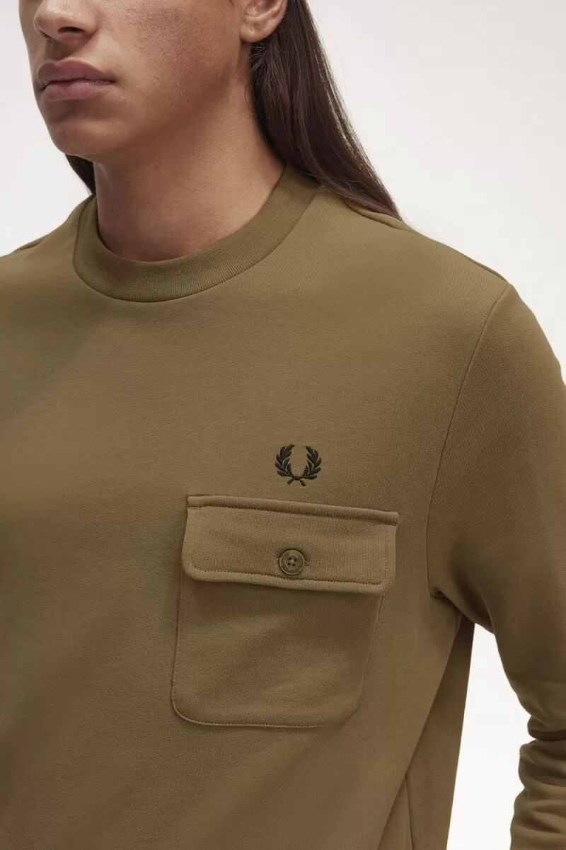 sudadera fred perry con cuello redondo y detalle de bolsillo para hombre en marrón