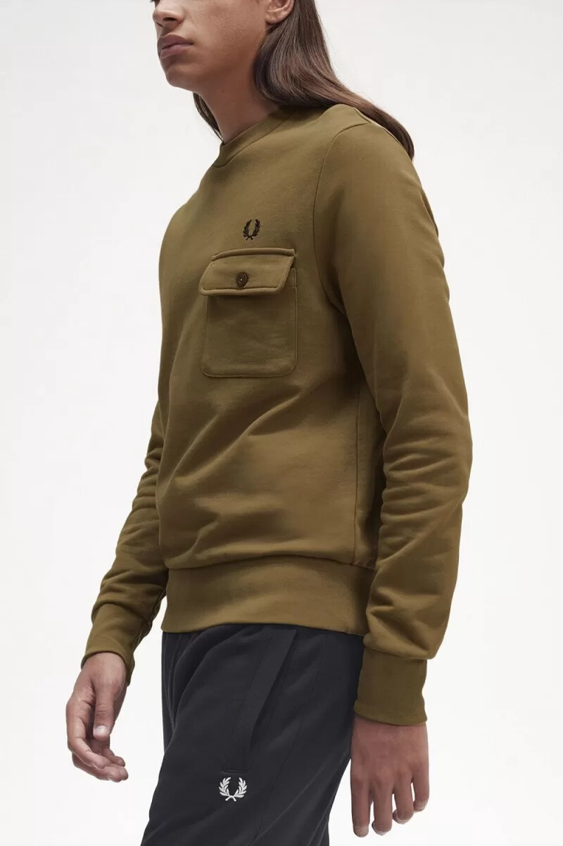 sudadera fred perry con cuello redondo y detalle de bolsillo para hombre en marrón