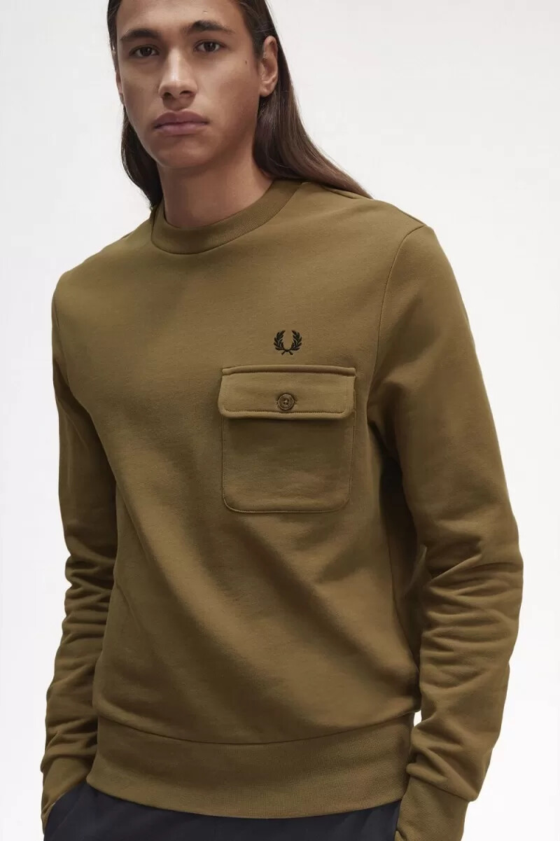 sudadera fred perry con cuello redondo y detalle de bolsillo para hombre en marrón