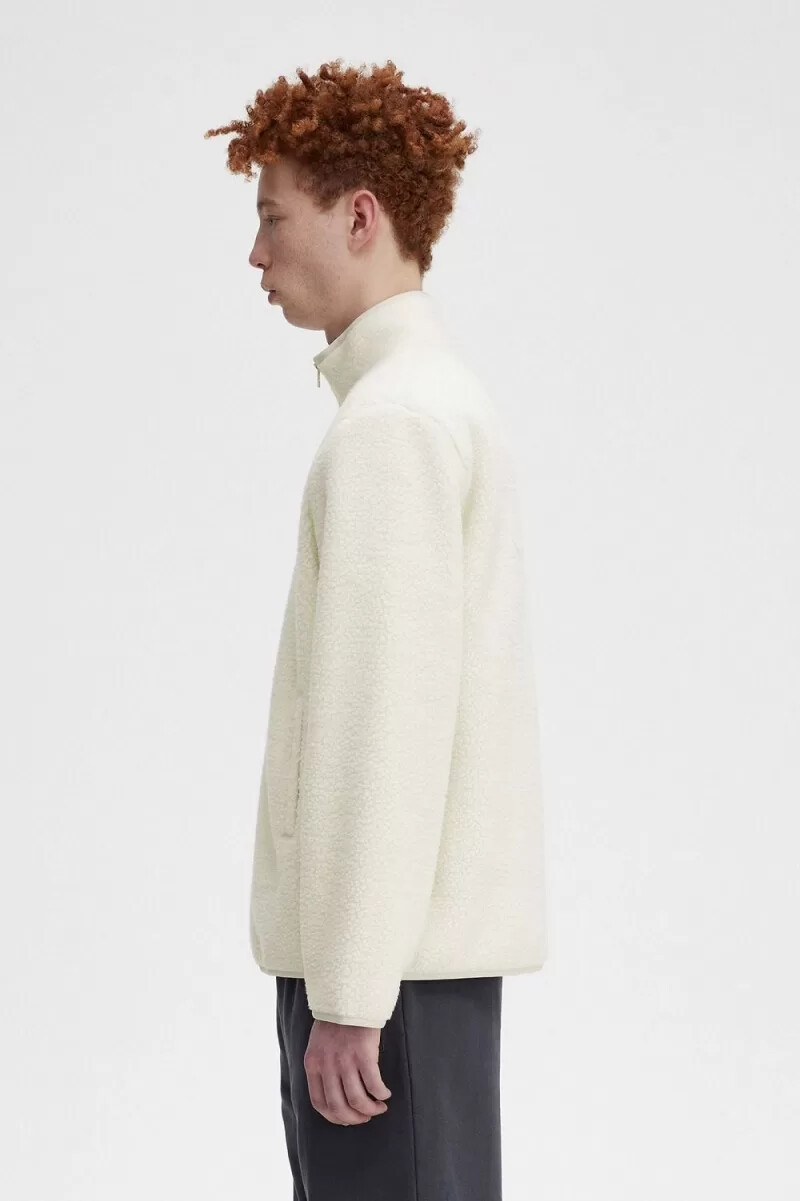 sudadera fred perry con cremallera y forro polar de borrego para hombre en beige