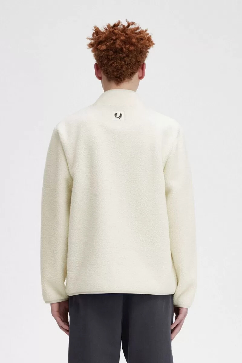 sudadera fred perry con cremallera y forro polar de borrego para hombre en beige