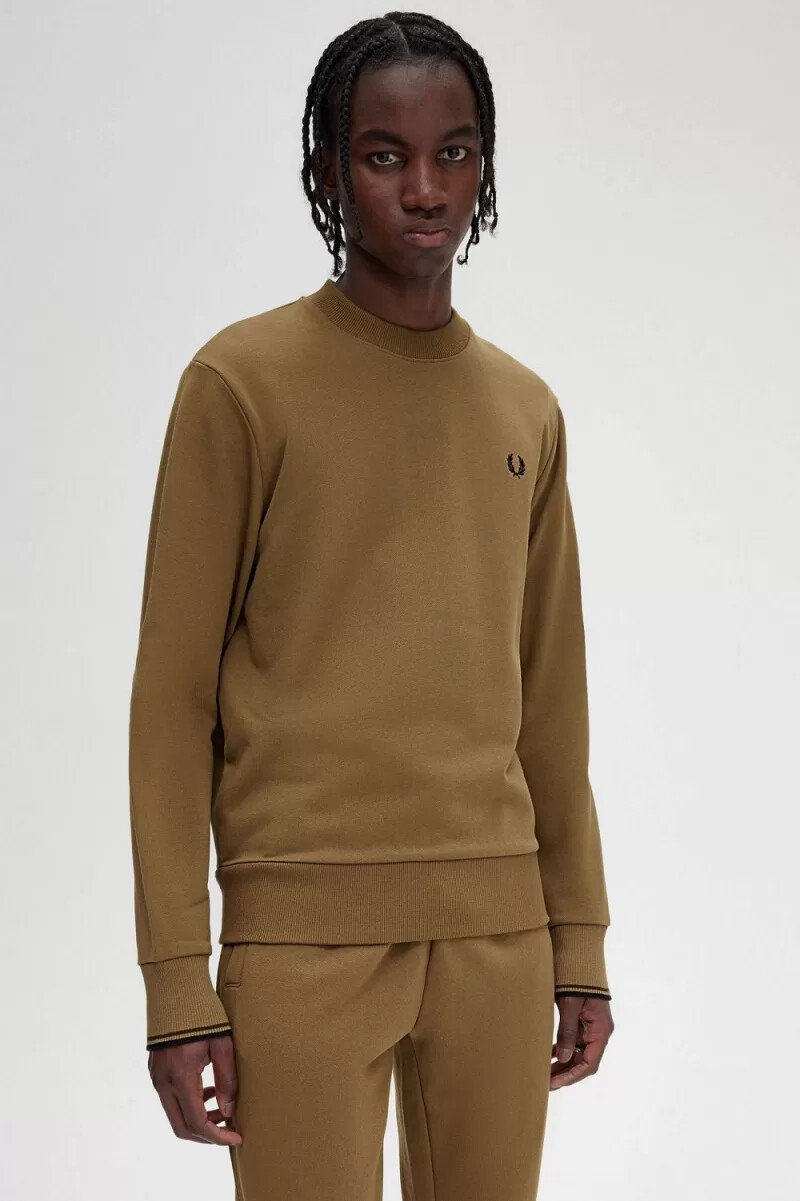 sudadera fred perry de cuello redondo para hombre en marrón tabaco quemado