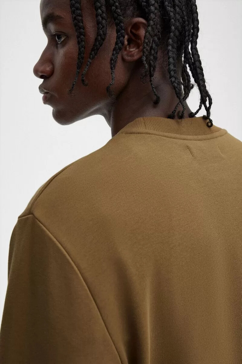 sudadera fred perry de cuello redondo para hombre en marrón tabaco quemado