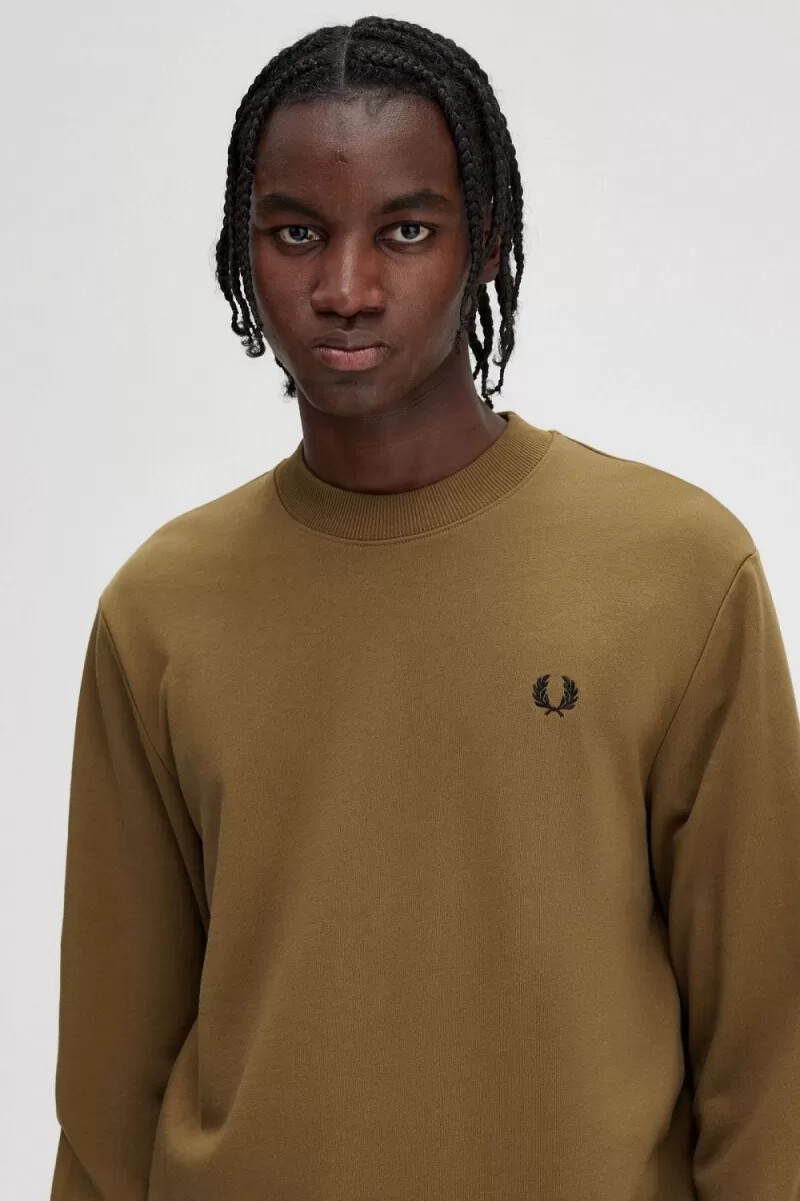 sudadera fred perry de cuello redondo para hombre en marrón tabaco quemado