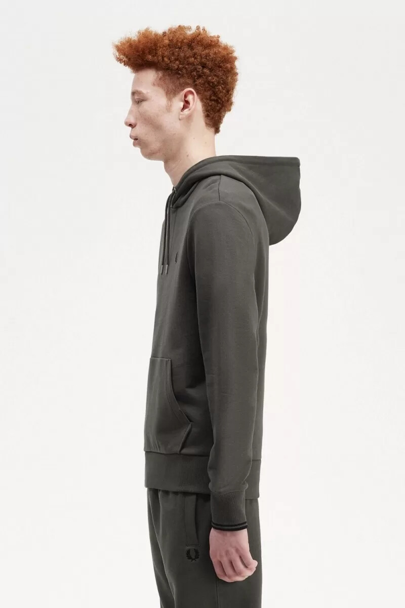 sudadera con capucha y ribete de fred perry para hombre color verde campo