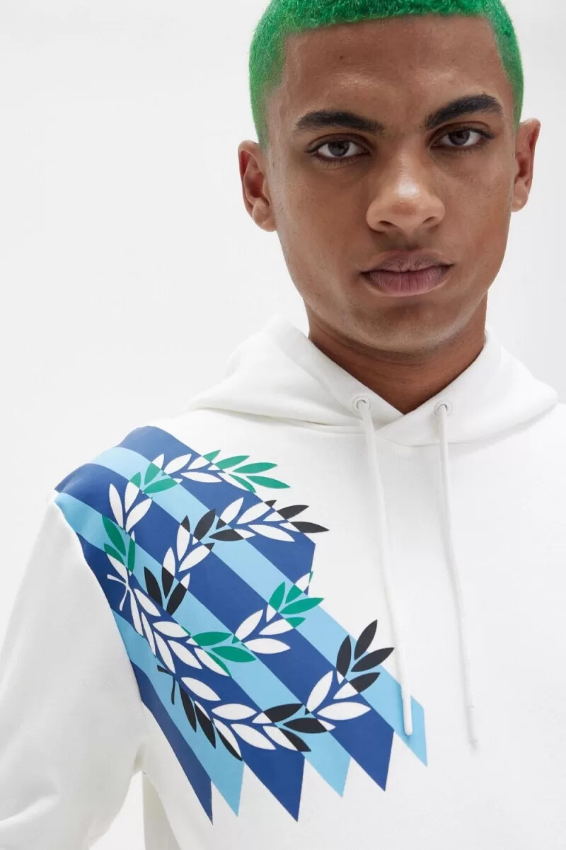 sudadera con capucha y estampado de corona de laurel de fred perry para hombre en blanco nieve