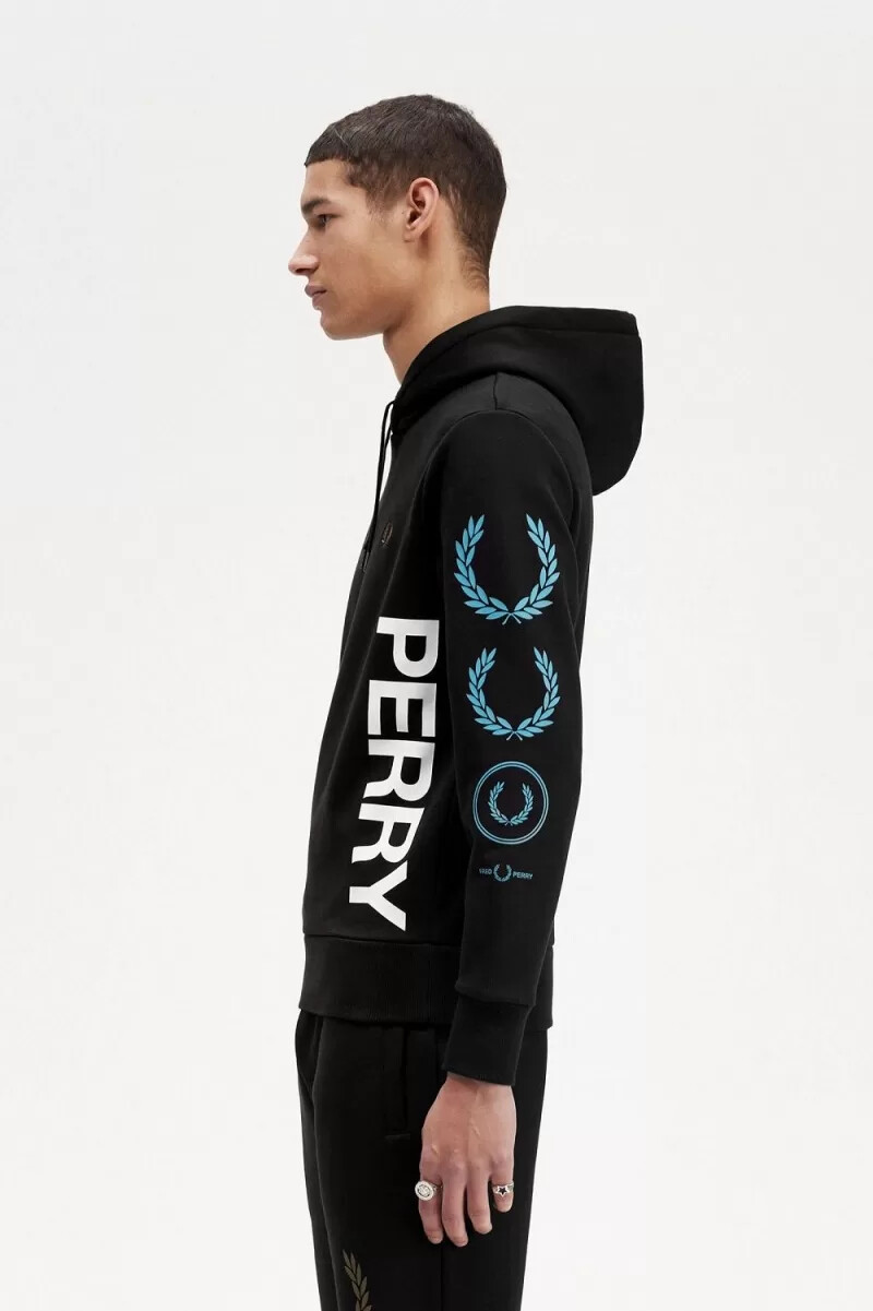 sudadera con capucha para hombre con la marca gráfica de fred perry en color negro