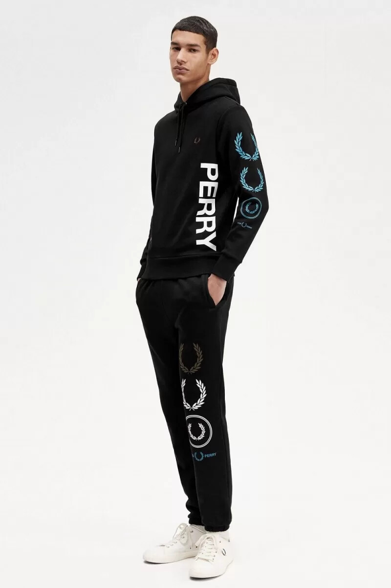 sudadera con capucha para hombre con la marca gráfica de fred perry en color negro