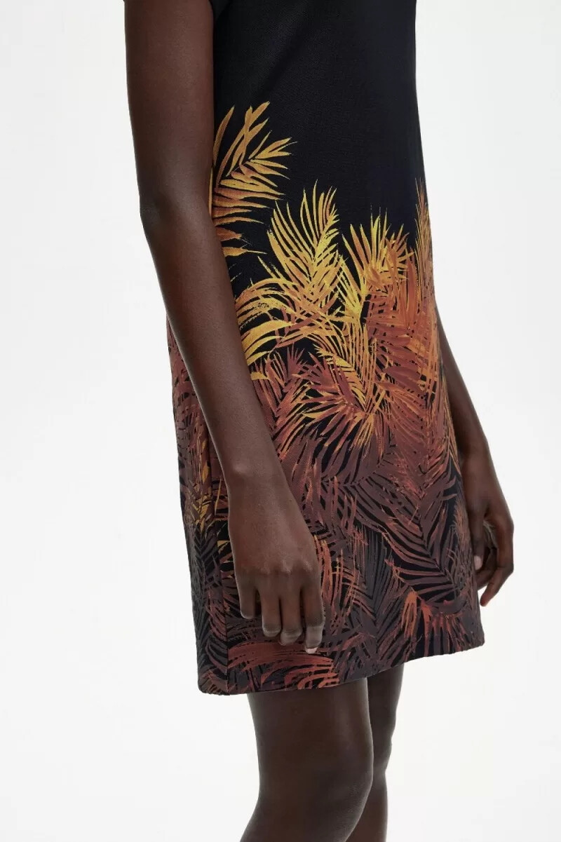vestido de piqué con estampado de palmeras de fred perry para mujer color negro