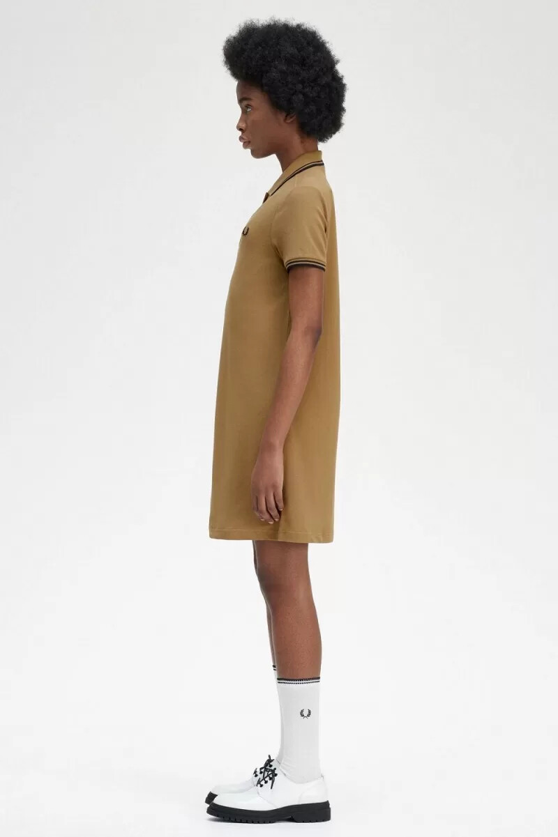 vestido fred perry con camisa con ribete doble para mujer color marrón