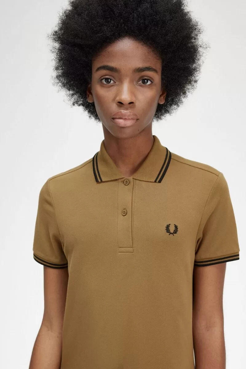 vestido fred perry con camisa con ribete doble para mujer color marrón