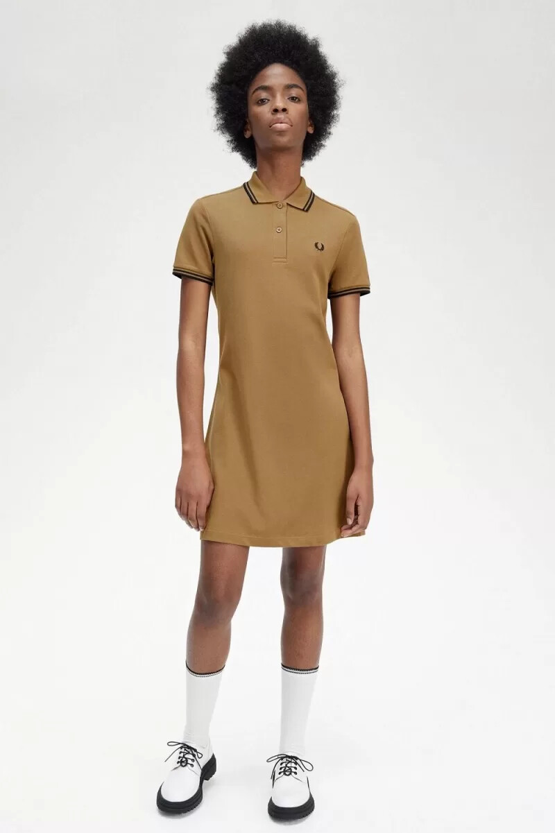 vestido fred perry con camisa con ribete doble para mujer color marrón