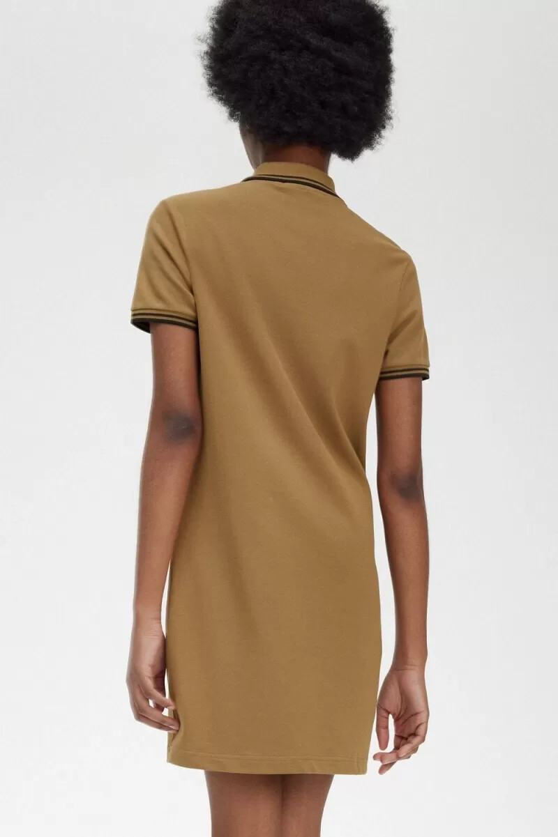 vestido fred perry con camisa con ribete doble para mujer color marrón